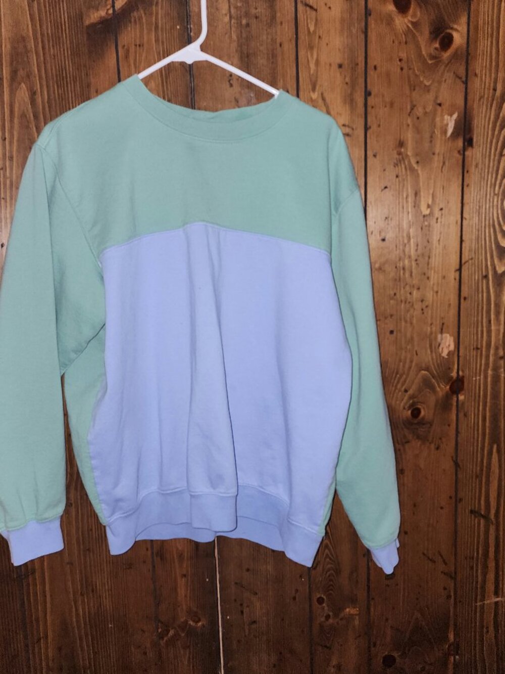Vintage Scandia Woods Colorblock Crewneck Sweatshirt | Mint Green & Light Blue |